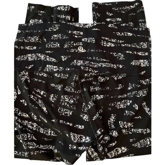 Lululemon Black and White Women's leggings, size 10 Like new - Picture 5 of 12